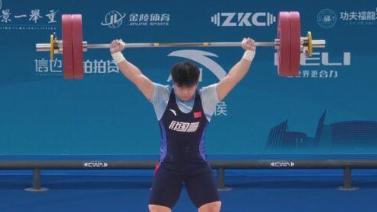 毕业生们凭